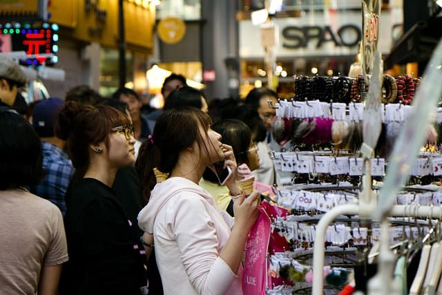 L'impact des marques du monde sur le commerce local